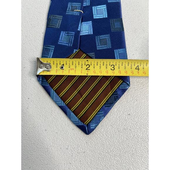 BCBG Attitude Blue Geometric Pattern 100% Silk Hand-Sewn Tie NWOT - Picture 6 of 6